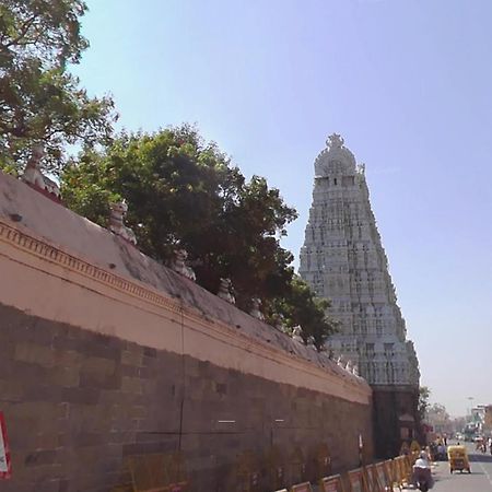 Saptagiri House Hotel Tiruvannamalai Bagian luar foto